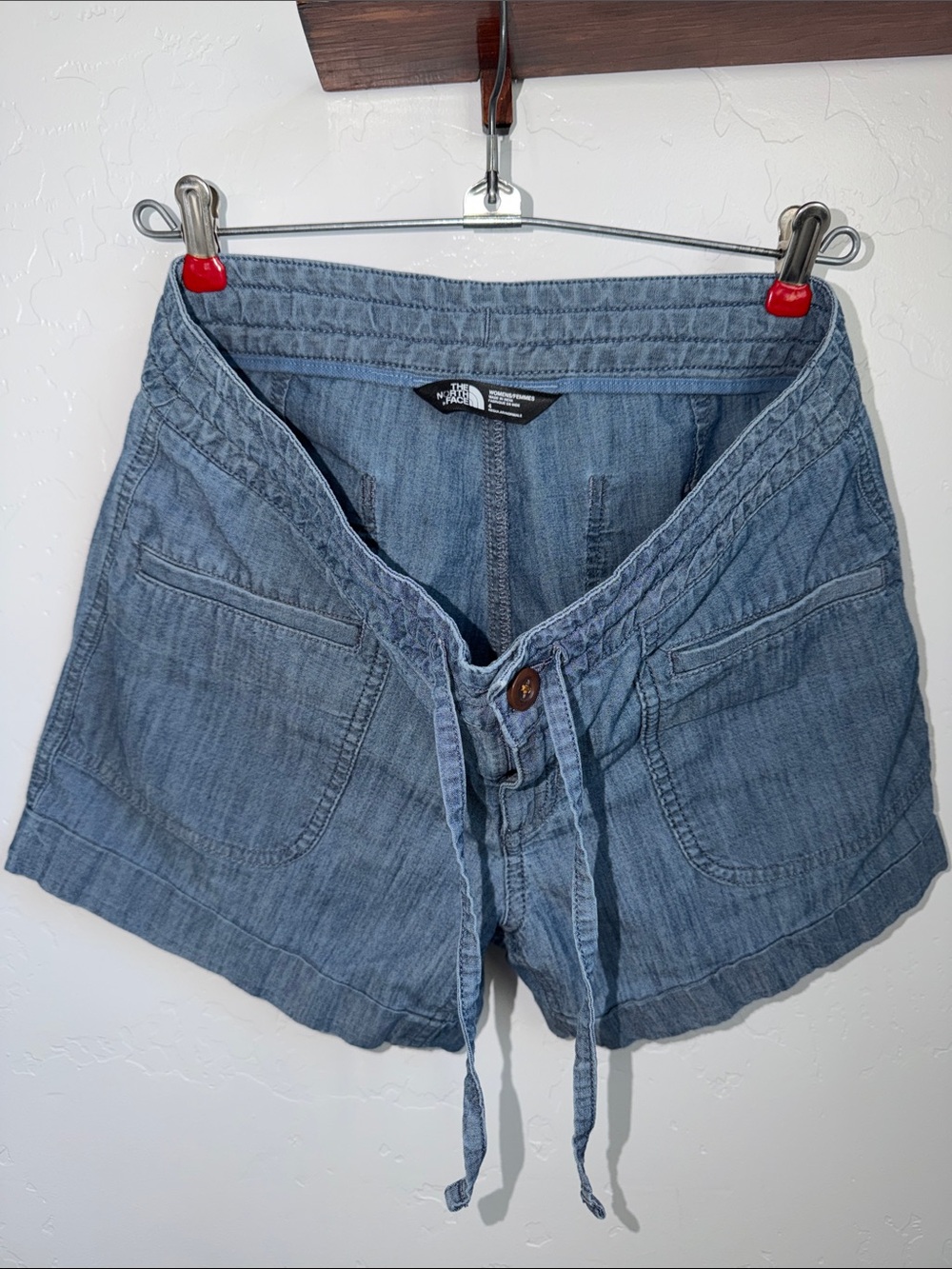 The North Face Women's Light Blue Chambray Drawstring Shorts Size 4
